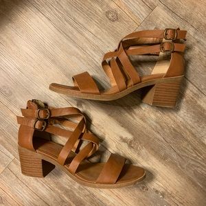 Jellypop brown heeled sandal size 9.5